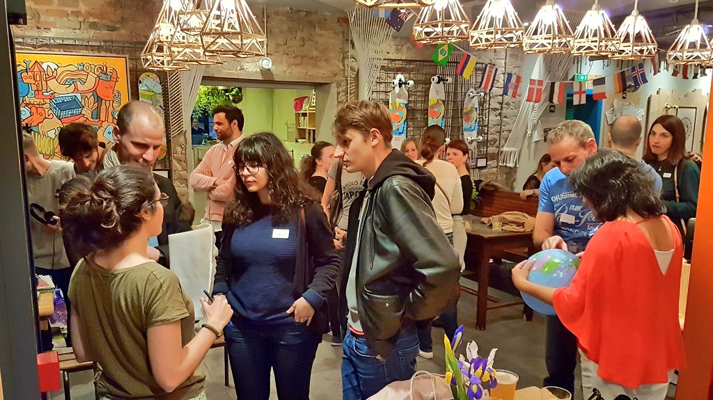 Chris_laem's tweet photo. 🌍#Strasbourg : vous étiez une centaine à l'#ApéroVoyageurs #7 au @Graffalgar ! Merci à tous pour votre joyeuse participation. A très bientôt, et d'ici là bon #voyage ! 😉
🌐#PassDav #Alsace
#ODClive 🎧 WebRadioTv https://t.co/u7iLbM6D3e