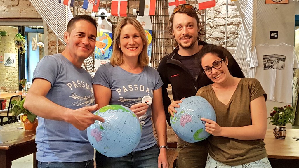 Chris_laem's tweet photo. 🌍#Strasbourg : vous étiez une centaine à l'#ApéroVoyageurs #7 au @Graffalgar ! Merci à tous pour votre joyeuse participation. A très bientôt, et d'ici là bon #voyage ! 😉
🌐#PassDav #Alsace
#ODClive 🎧 WebRadioTv https://t.co/u7iLbM6D3e