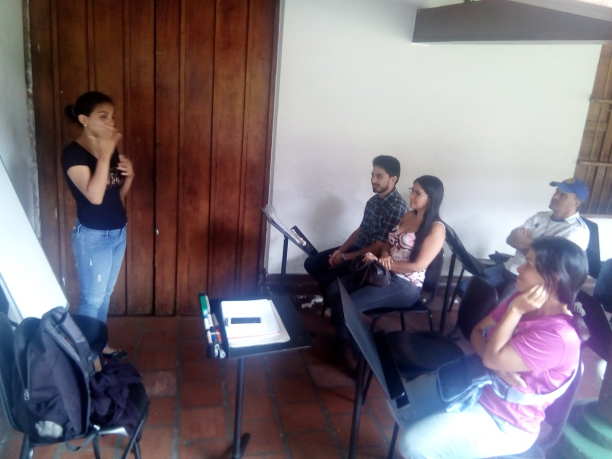 Talleres de lenguale musical para los representantes de nuestro nucleo #FelizSabado #elsistema #seguimoscreciendo