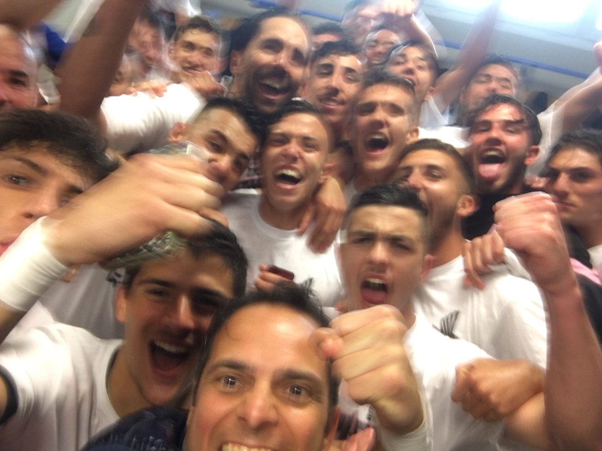palermocalcioit's tweet photo. E che la festa della Primavera #rosanero abbia inizio! 👊👏⚽️ https://t.co/qg7WBsCc8s