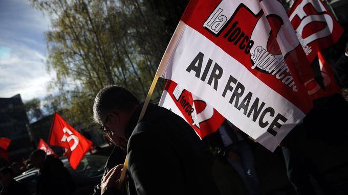 twintair737's tweet photo. #AirFrance .. "Moralité et Économie." 🇫🇷🛫 .. Nicolas Bouzou : «Il faut que l'État sorte du capital d'Air France» https://t.co/k9KCGJh8hS via @FigaroVox https://t.co/qkE0FkESBn