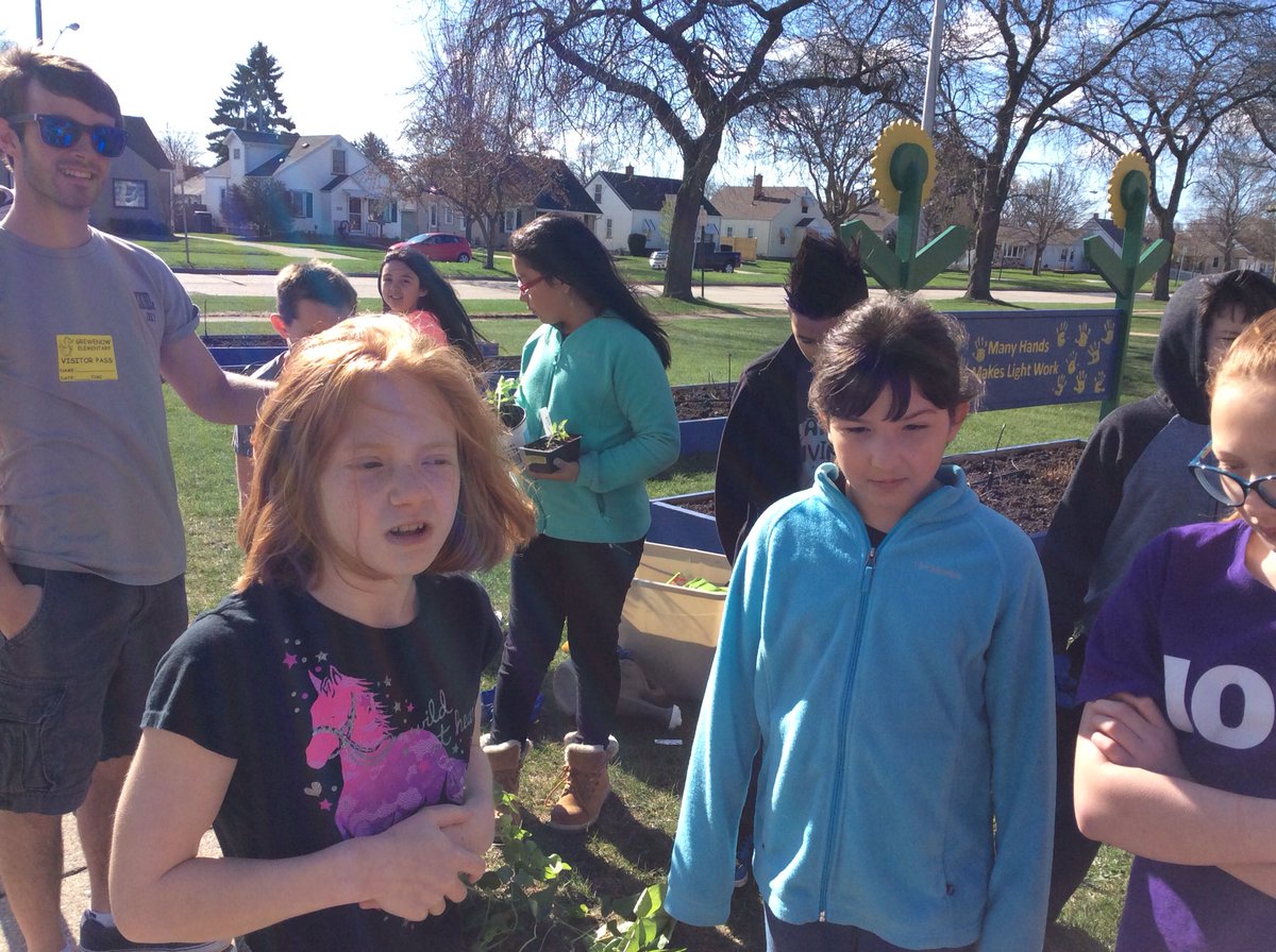 lrabenhorst12's tweet photo. Harborside Academy Students help 4th and 5th Graders start the garden beds at Grewenow. Has spring finally sprung? https://t.co/xpG74zpI11