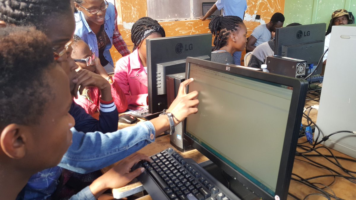 TeenagersZA's tweet photo. The Technology HUB is on with the coding lessons.

#BuiltByTheFuture #Youth #Teens #Empowering #Development #Entrepreneurship #TeenPreneurHUB https://t.co/6LnS0qYr48