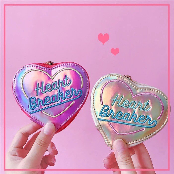 sweetycute_s's tweet photo. [พร้อมส่ง 💛] กระเป๋าตังค์โฮโลแกรมวิ้งวับพร้อมส่งทั้ง 4 สีเลยจ้า น่ารักมากกก งานหนัง PU ไม่ควรพลาดด้วยประการทั้งปวงนะคะ 💘
⛅ ราคา : 290 ฿
🍑 Size : 11 x 10.2 cm.
🦄 Color : เงิน / ฟ้า / ชมพู / ทอง

#กระเป๋าสตางค์ #กระเป๋าตังค์ #กระเป๋าโฮโลแกรม #กระเป๋าพร้อมส่ง https://t.co/s3hmxCy1ef