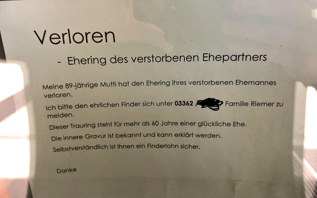 ErikMarquardt's tweet photo. Ohje, so traurig. Hängt am Bürgeramt in Berlin-Mitte. Wenn ihr etwas wisst, meldet euch bei mir. Ich habe die Telefonnummer.
#followerpower https://t.co/VMjciooLYF