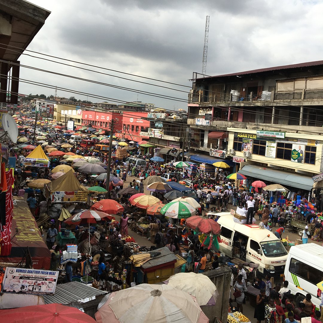 RevolvePlus's tweet photo. A busy day at the Kumasi Central Market (Kejetia Market), the biggest market in West Africa. #ILoveMyGhana #Kumasi #Kejetia #GeorgeBritton https://t.co/YgztojnxlB