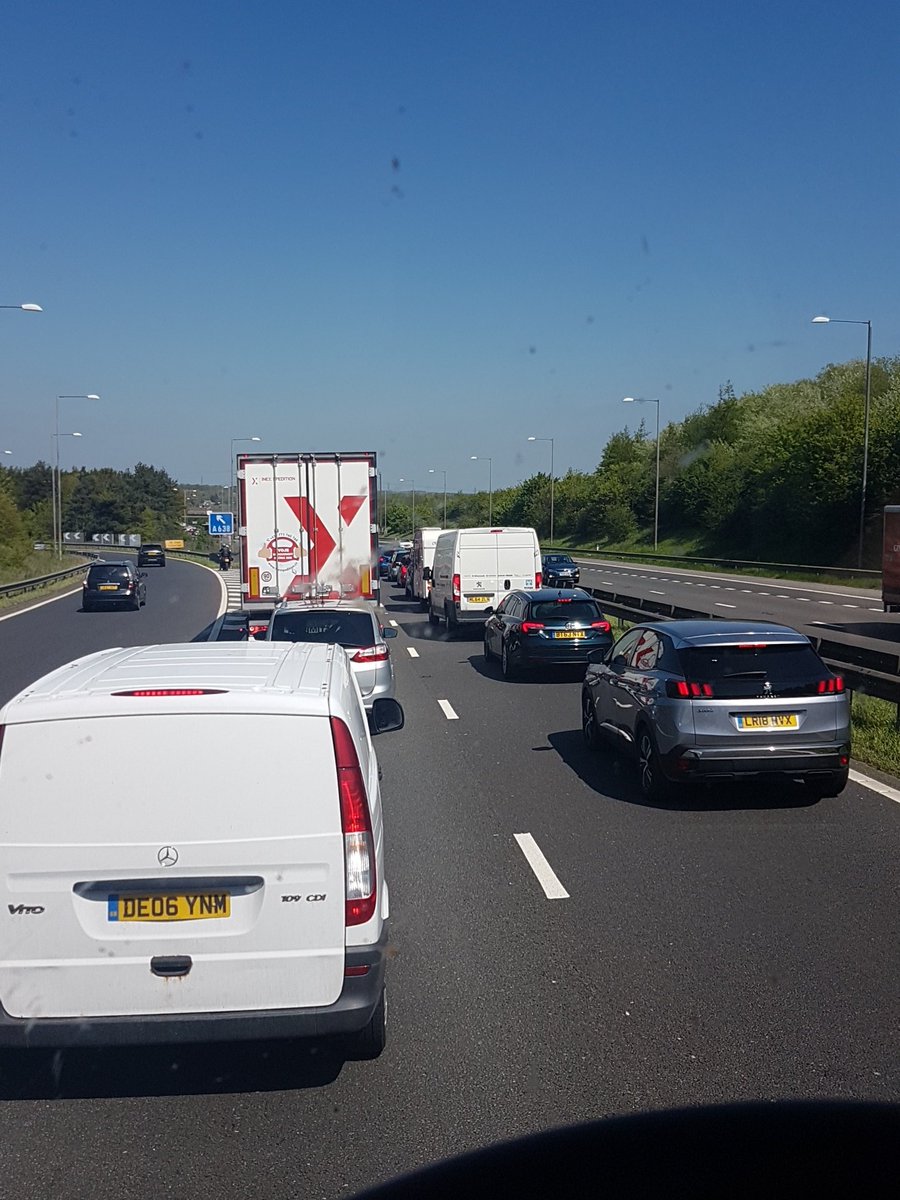 the_cav's tweet photo. #A1(M) accident? J38 northbound https://t.co/OlMdEzqOzM