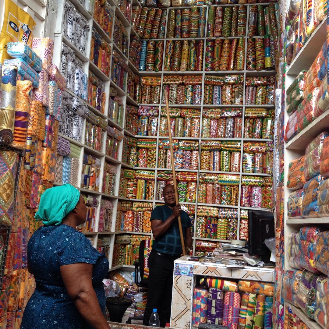 RevolvePlus's tweet photo. A busy day at the Kumasi Central Market (Kejetia Market), the biggest market in West Africa. #ILoveMyGhana #Kumasi #Kejetia #GeorgeBritton https://t.co/YgztojnxlB