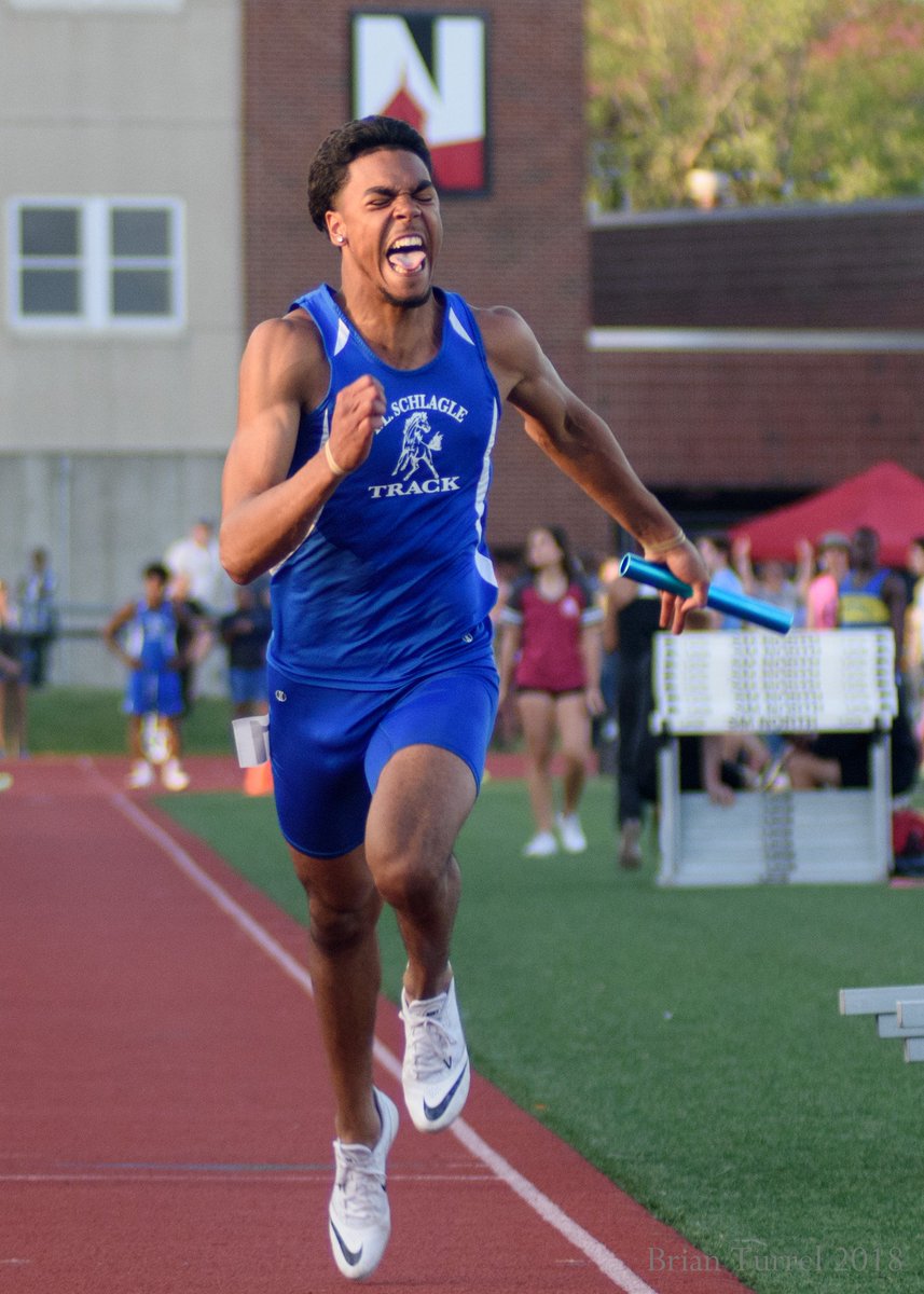 DotteSportsPix's tweet photo. Great performances from @kckschools and @Turner_HS athletes at #NorthRelays. @STALLIONSFAMILY 2nd in 4x100, @BraySoza7 2nd in 100m, @TurnerTrack @davionscott08 3rd in 110 & 300m hurdles. @kckps_sumner Houston 4th in long jump. More pics and recap later at https://t.co/rZZwU1uOfp https://t.co/a8jfnkIghA
