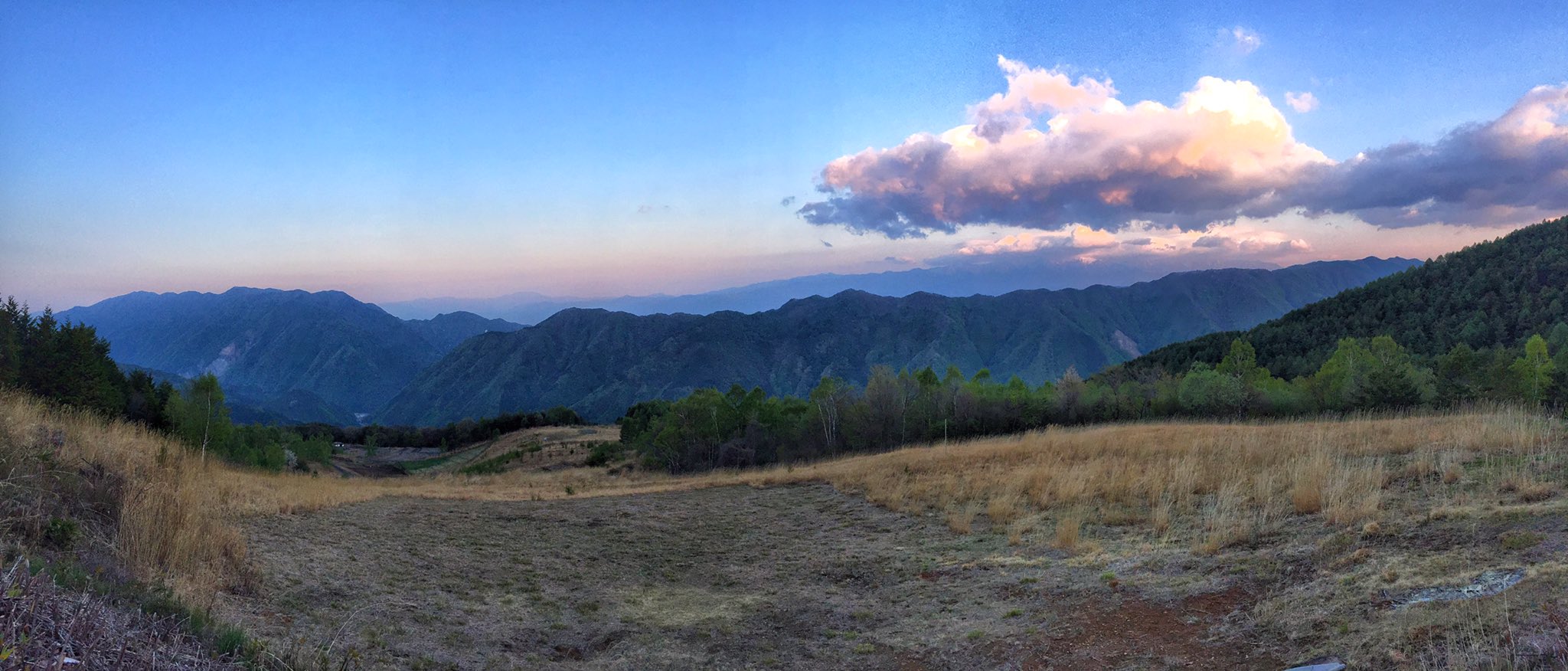 Tucano On Twitter 昨日は天空の池の近くの大池高原キャンプ場で一泊 夜は星空がキレイだし 朝は朝日に照らされる中央アルプスが見える 小鳥のさえずりやキツツキの木を突く音が心地よかった 朝の散歩は特に心地よい 高原が好きな人は気にいると思う キャンプ