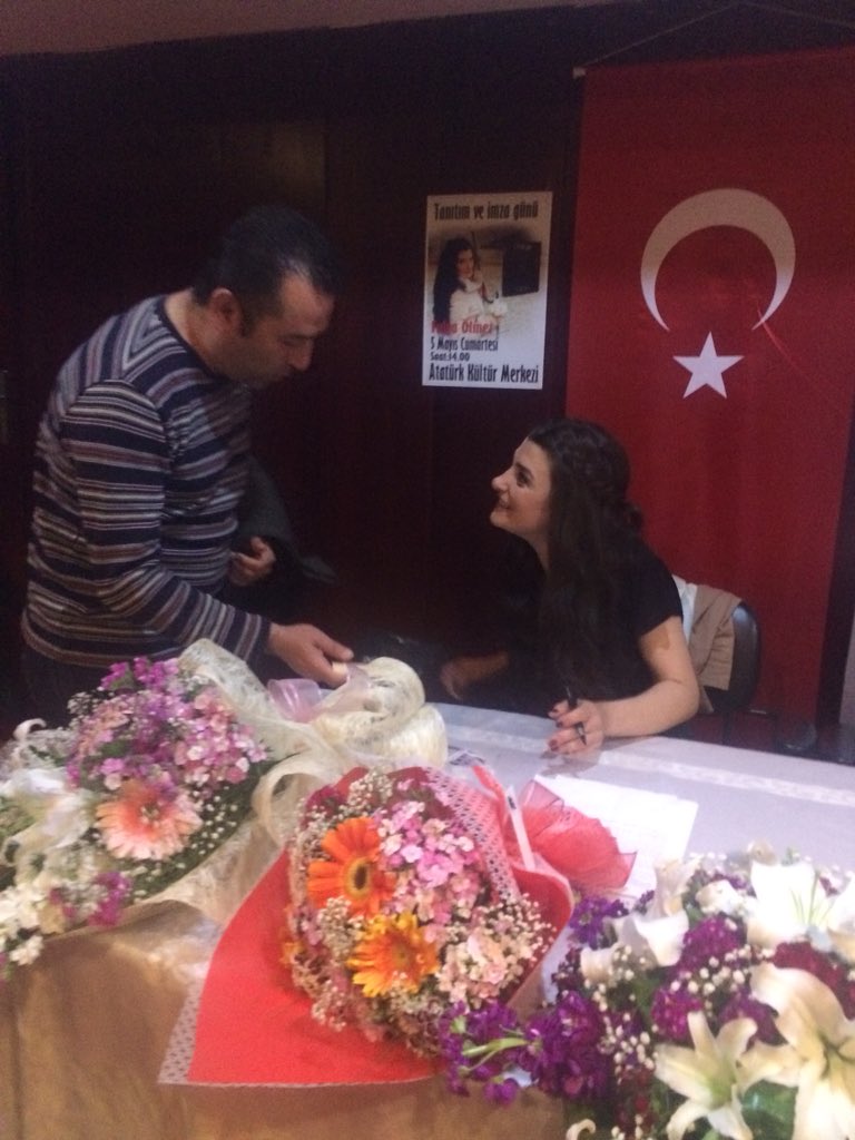 damatoglu67's tweet photo. Zonguldak’lı genç yazarımız Fulya Ölmez’e destek verdik...
#deruni https://t.co/UcjO9JkiV2