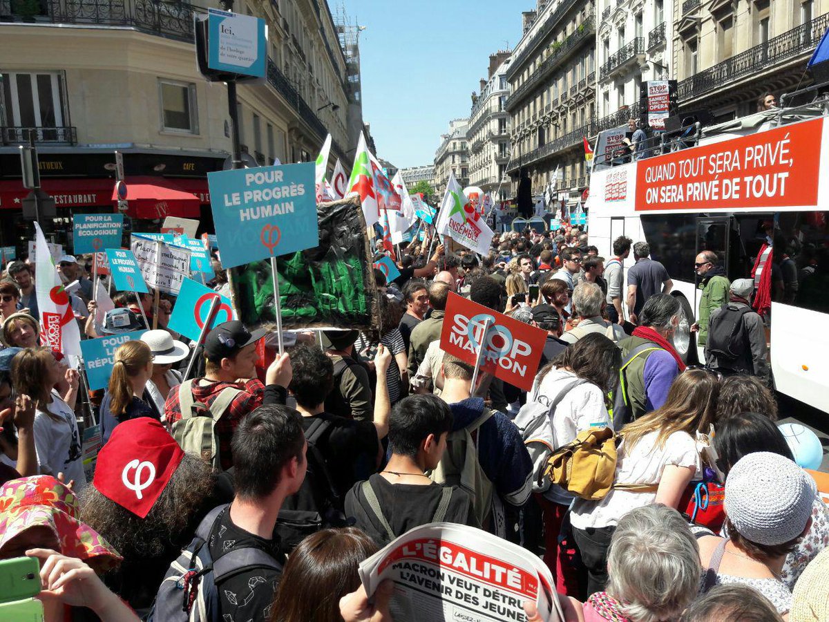 Le 5 Mai : 160 000 manifestants pour faire sa fête à macron. - Page 3 DcbqM0lUQAA8KWx