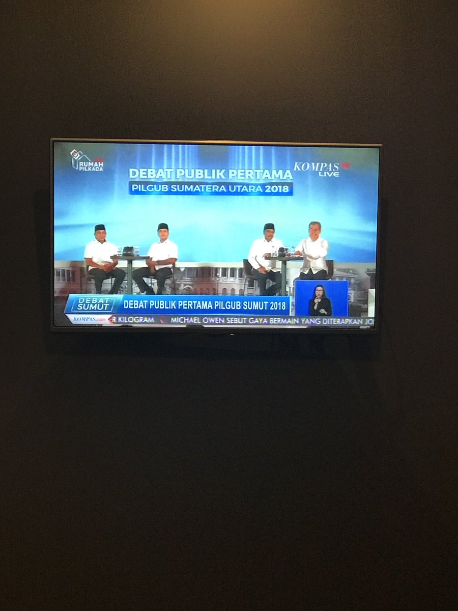 PdipLabuhanbatu's tweet photo. Apa katanya? Djoss
Apa kau bilang? Menang ✌🏻✌🏻✌🏻 #djossjuarasumut #djosspemimpinjamannow #PDIPerjuangan #Djoss https://t.co/pqIz5WFHGJ