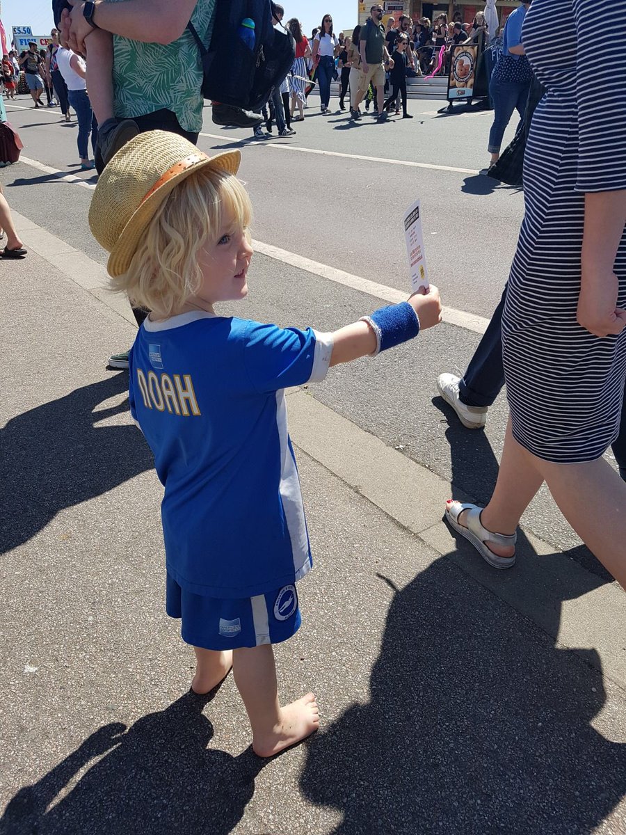 SaveSchoolsUK's tweet photo. ...and from the @NAHTnews conference in Liverpool back down to Brighton where we have been spreading more SOS love and awareness at the wonderful Children’s Parade #schoolcuts #saveourschools #NAHT2018 @SameSkyBTN https://t.co/vfj4p13Wrk