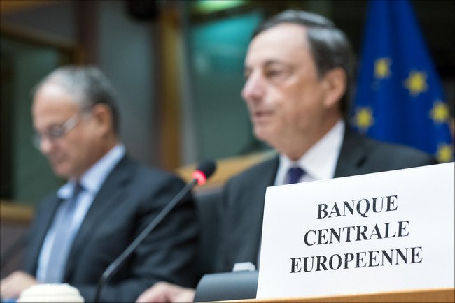 inmonexpa's tweet photo. ¿Por qué la debilidad del euro está frenando al BCE para volver a la normalidad? https://t.co/eSNwqEOj5l https://t.co/xoGik17aMY