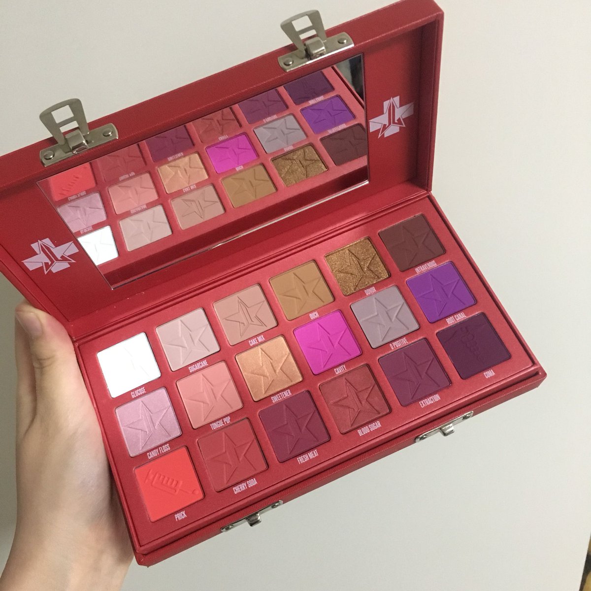 mythologia_a's tweet photo. ついに届いたぞウォオオオオォオオオァァアア!!!!!!!!!!!!!!!!!!!!!!!!!!!!!!!!!!!!!!!!!!!!!!!!!!!!!!!!
#JeffreeStarCosmetics
#Lovesickcollection
#Bloodsugarpallet https://t.co/YVOc3CnFkp