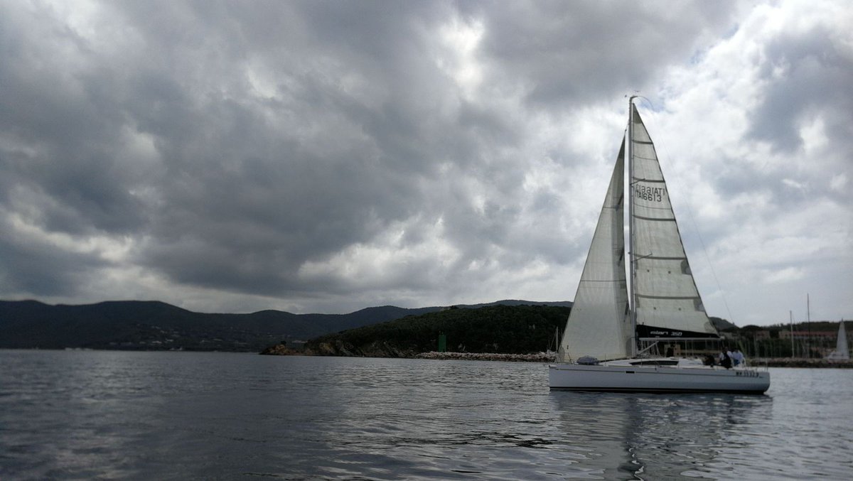 BolognaBSchool's tweet photo. 43 regatanti danno il via alla VI BBS Sailing Experience. Gli alumni dell’Executive MBA, dell’MBA Part-time Serale e Weekend, del Global MBA e dell’Executive Master in Supply Chain and Operations, si confrontano con il lavoro di squadra e la capacità di leadership. https://t.co/20j0haoUFe