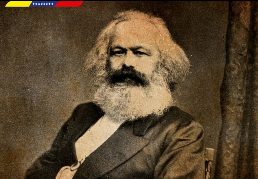 NicolasMaduro's tweet image. Hace 200 años nació Karl Marx. Gracias a él la historia tomó un nuevo camino. No se conformó con interpretar la realidad, trató de transformarla. De eso se trata también la Revolución. Feliz cumpleaños Marx. El socialismo te saluda.
