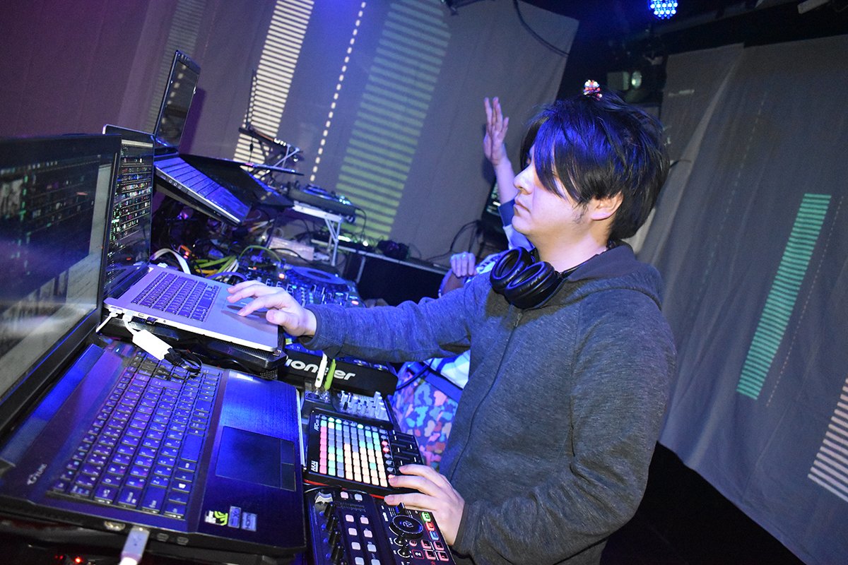 e_spada_info's tweet photo. 2018.2.17 E-SPADA vol.3
ゲストDJ: 3D☆きらぁ
ゲストVJ: ワン
#ESPD03 https://t.co/i4JXXqUgUQ