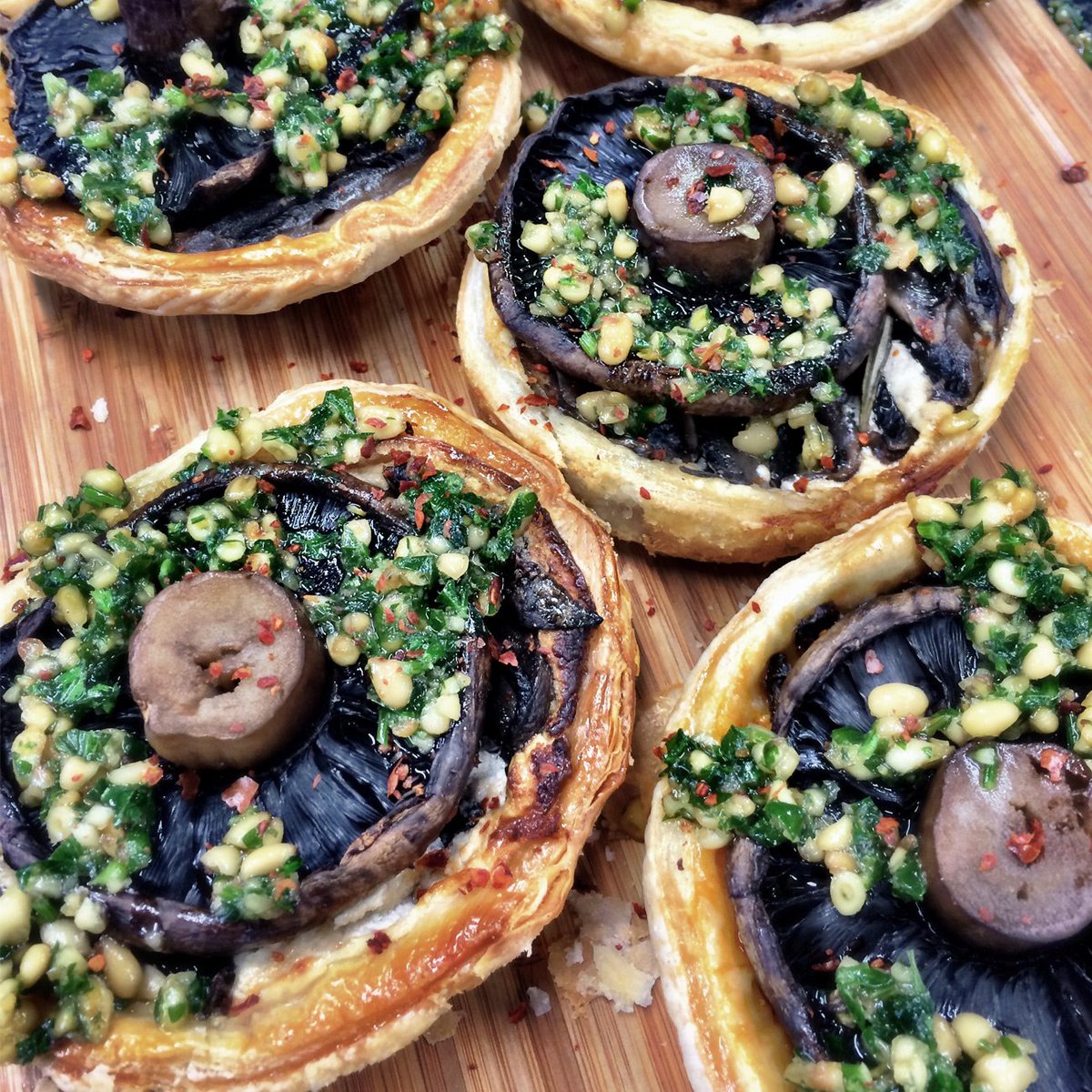 OttolenghiStore's tweet photo. #recipe for the mushroom lovers...
https://t.co/IdRCa4LKMU https://t.co/pIJAU8ouuT