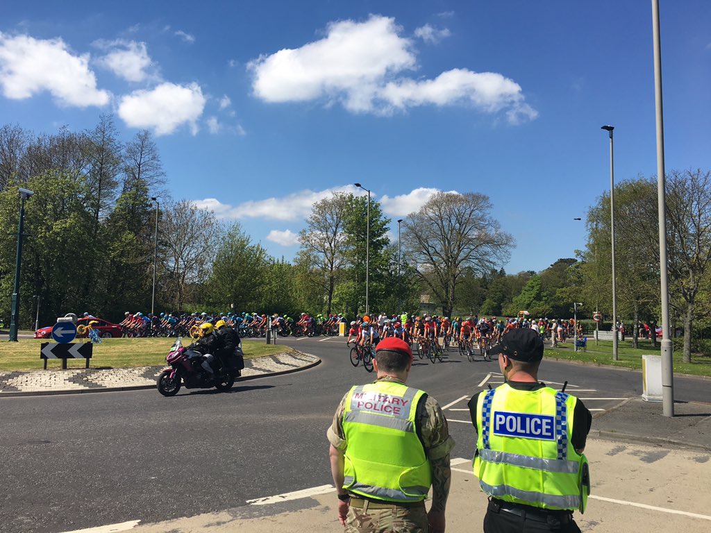1RegtRMP's tweet photo. @letouryorkshire is successfully through @The_Garrison with support from #teamone and @NYorksPolice controling traffic and crowds. @1MPBrigade #referenceregiment https://t.co/5W0lscqnfo