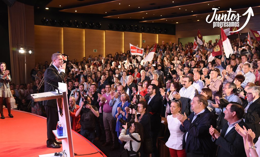 JoseleCaballero's tweet image. Emotivo acto hoy del @PSCMPSOE en Toledo. 3 años de gobierno socialista con @garciapage reconstruyendo nuestra región. Tenemos un proyecto para nuestra tierra y queremos hacerlo contigo. #JuntosProgresamos #JuntasProgresamos