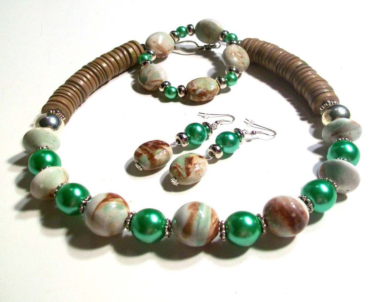 DianeCSimons7's tweet photo. Big &amp; Bold, Ceramic Choker, Green Pearl, Tan  Ceramic Necklace Set, Chunky Choker, 3 Piece Set https://t.co/reUzk3a7ND #BEST_GIFT_IDEAS #Custome_Designs #Fashion_Jewelry #Quality4Less #Gifts4_AllAges #Jewelry4Less https://t.co/h898liEsQL