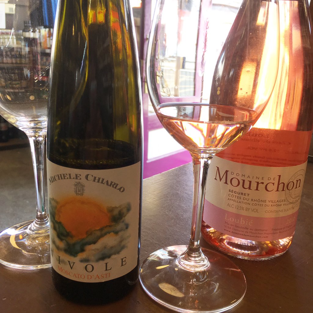 #SupSaturday Stop by for #MourchonLoubie and #ChiarloMoscato 2 great garden wines... #summerinDublin #instorepour #DevsDundrum
