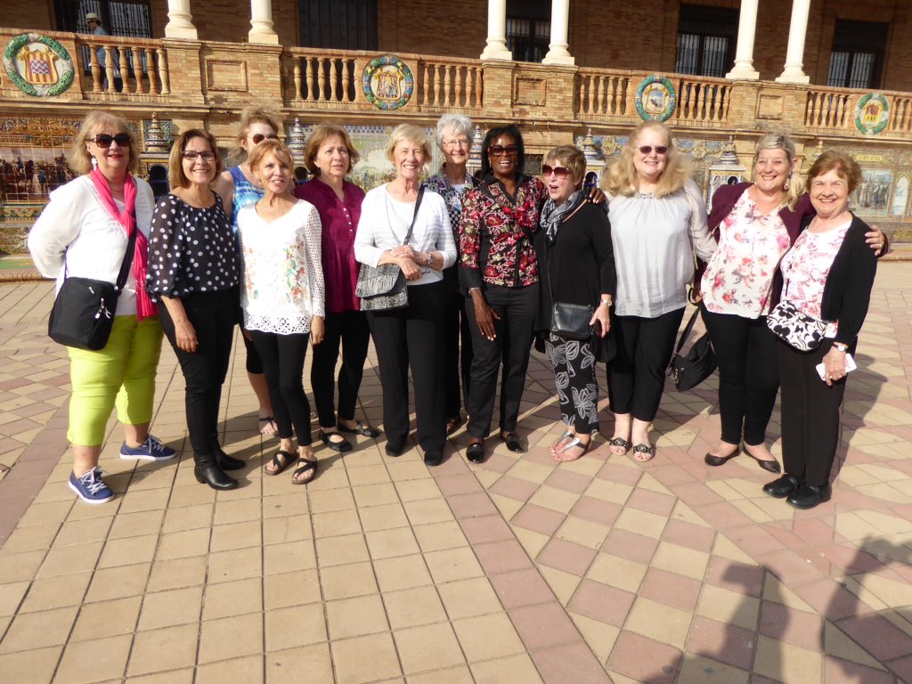 BettyInsight's tweet photo. A great night out in Seville. #InsightMomens https://t.co/BxCLaTs9H1