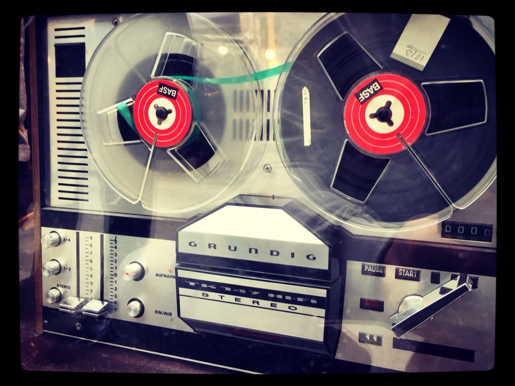 RADIOBRUNO1's tweet photo. Dalle 15 #happyhourweekend Con Fabiana Contin, Roberto Uggeri e Andrea Violi in regia. Un programma fatto... come una volta! https://t.co/DUwylknuBg