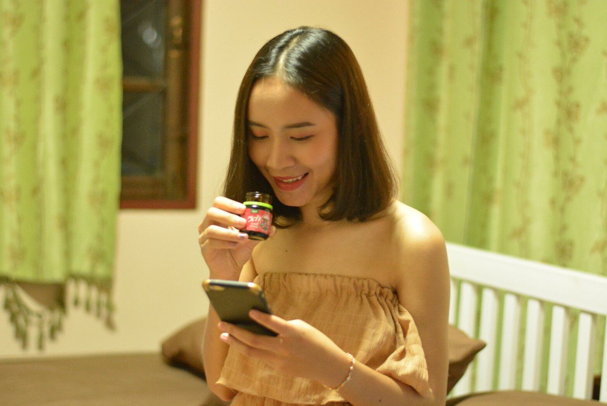 PlyfoonHippie's tweet photo. ดวงตาคือสิ่งสำคัญ ยิ่งใช้งานมันมากเท่าไหร่ยิ่งต้องดูแลรักษา ตัวช่วยที่พกติดกระเป๋าไม่ว่าจะไปไหนคือ วีต้าเบอรี่ ดื่มวันละขวดช่วยทำให้ดวงตาไม่อ่อนล้า เรามาแบ่งปันสิ่งดีๆแจกวีต้าเบอรี่ 1 แพค กติกาแค่รีทวิตบอกเหตุผลทำไมถึงดื่มวีต้าเบอรี่ พร้อมติดแท็ก #Vetaberry ประกาศผลสิ้นเดือนนี้ https://t.co/DAbfwlkB3Z