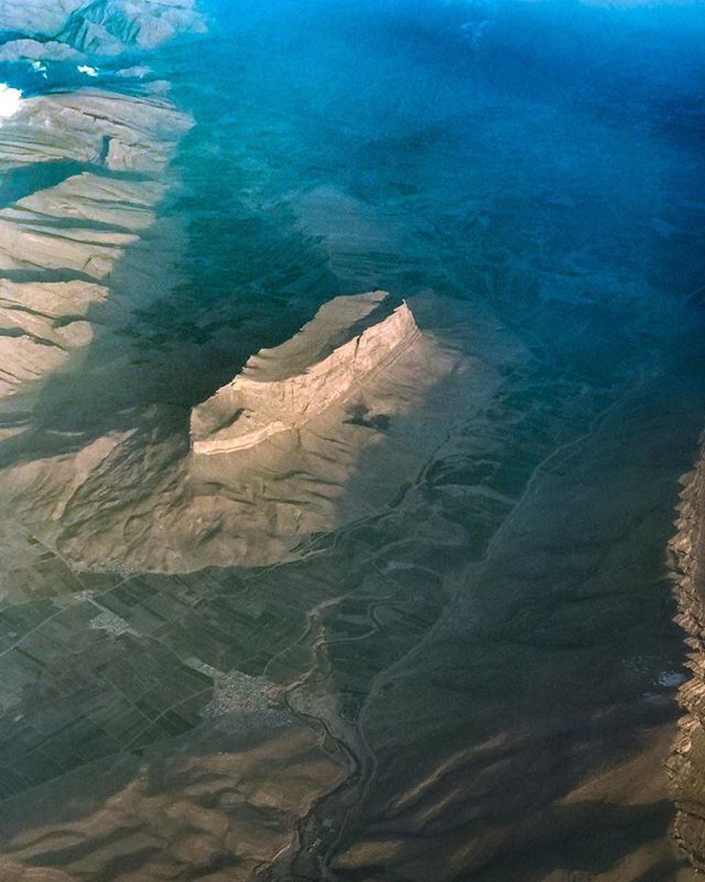 entertainedme's tweet photo. #aerialphotography #Mesa #mountains over #iran #fars #travel #landscape https://t.co/vh7xOs5bxD https://t.co/H3UcUcGGKR