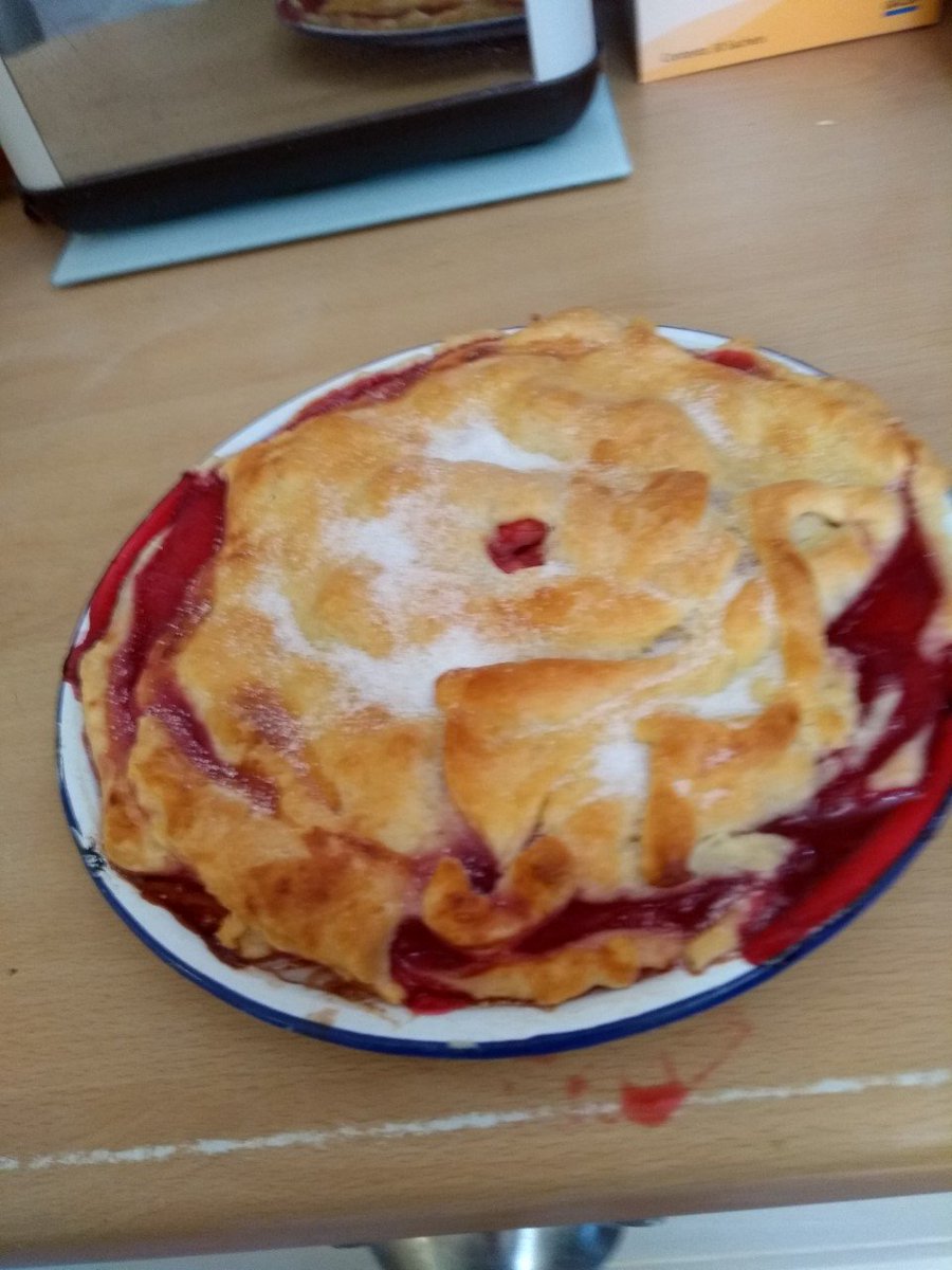 Chill4usCarers's tweet image. I made a blackberry and apple pie today, the first I have made for many years. Here is a virtual piece for you.... #carers  for the #Maydayweekend