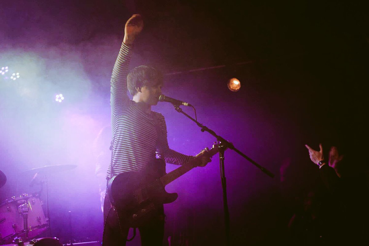 ETTSOfficial's tweet photo. T'NIGHTS THE ONE LIDSSS XX 

WE'RE HEADLINING @joinerslive 
 🙌🏻🐝🐝🐝

DOORS // 7:30PM

STAGE TIME // 9:45PM

SEE YAS DOWN FRONT 💙💙 https://t.co/lvM4Pr5iHs