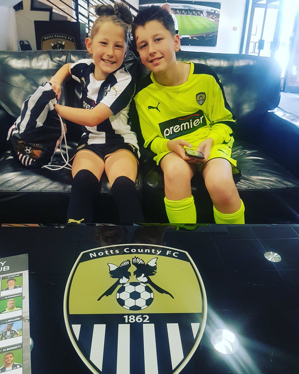 RejectsFC_2016's tweet photo. 2 excited Mascots for todays game! Look after them @JorgeGrant18 and @thawkridgee ! https://t.co/CMJvEvoEKO