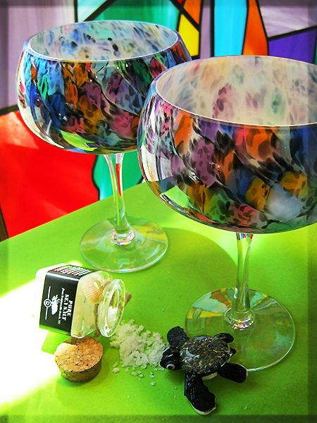 EclipseAtBM's tweet photo. Celebrate #CincoDeMayo with a delicious #Margarita served in a handblown Margarita Glass - and don't forget the #WrightsvilleBeach Salt from @BlueMoonGiftShops! #EclipseAB #HandblownGlass #Cheers #ShopILM #SaltLife #GlassTurtle #Margaritaville https://t.co/2qTTYOK4h2