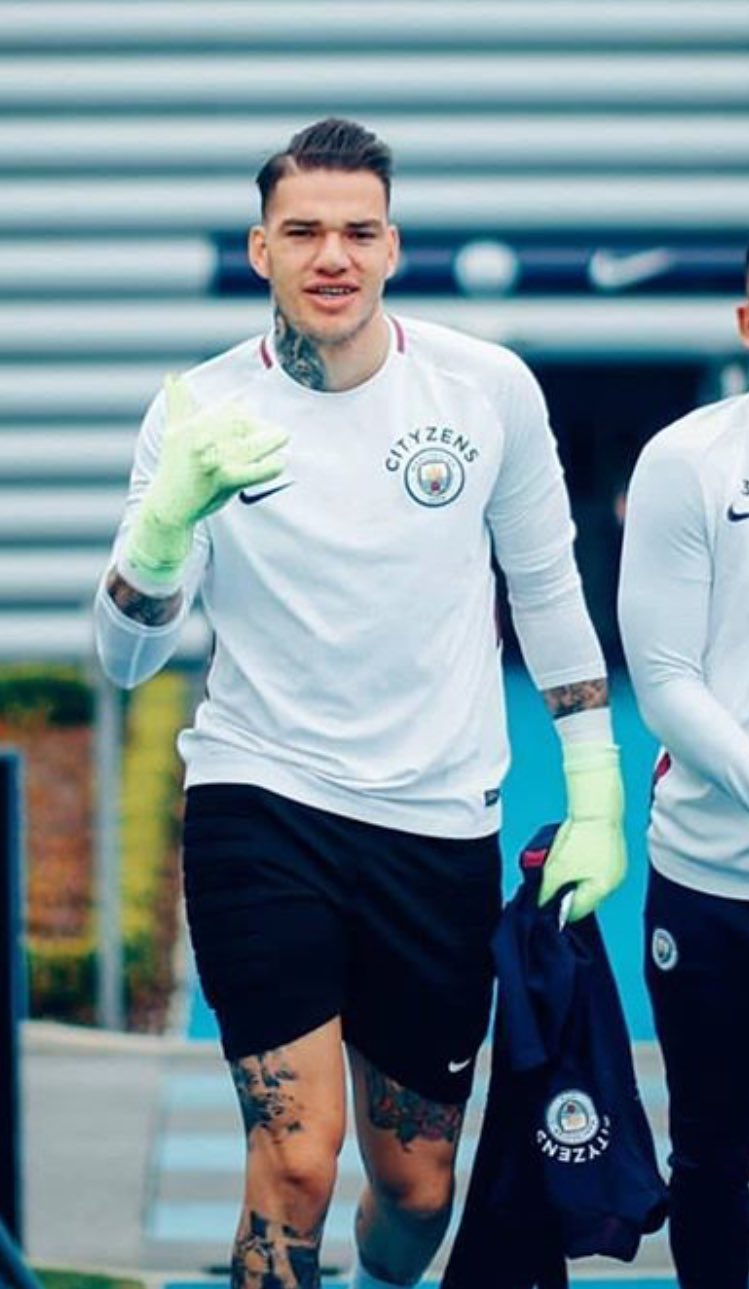 Top goalkeeper cheap gloves 2018