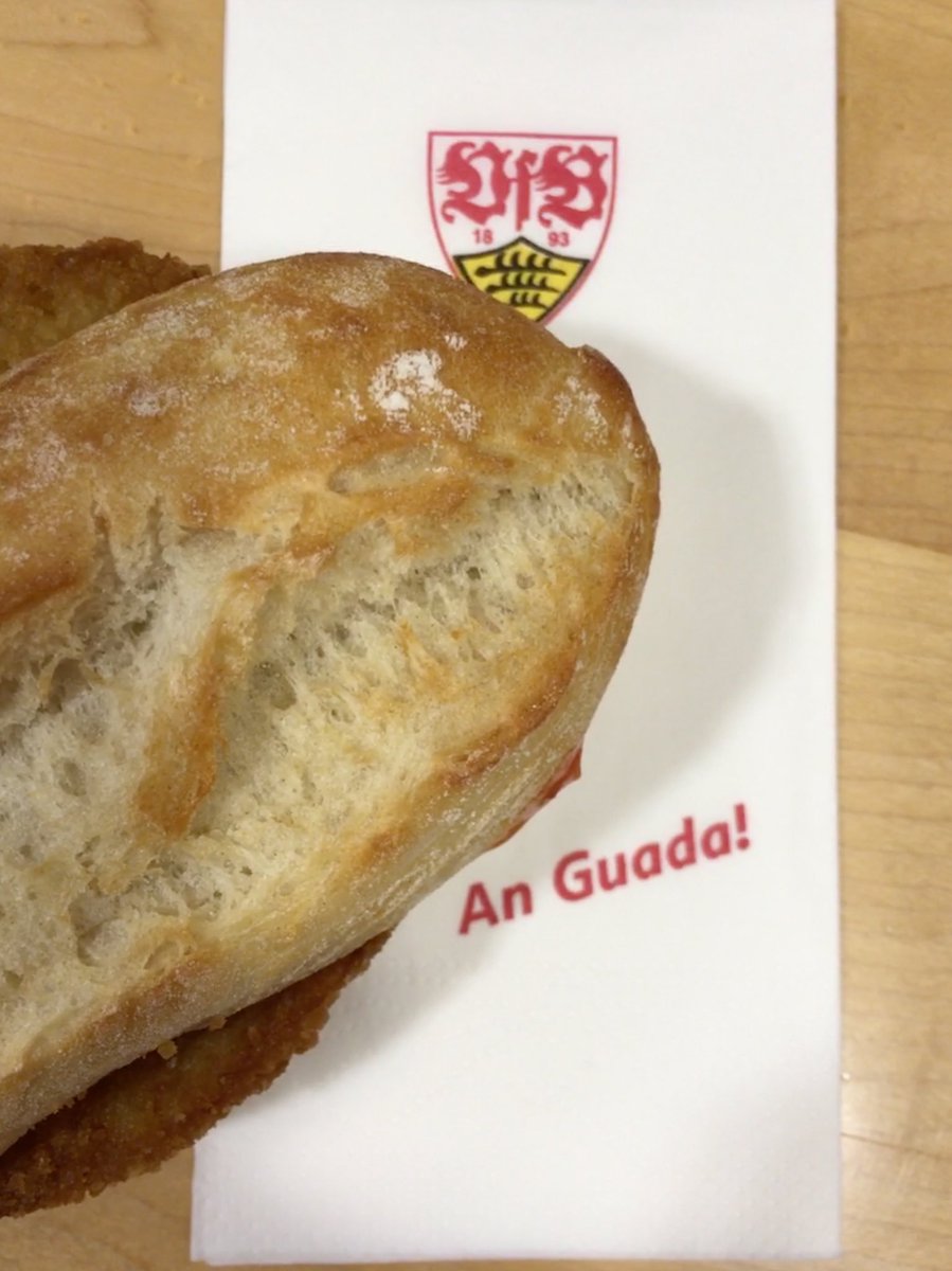 MarcoMader's tweet photo. Schnitzelweggle. Jetzt. #VFBHOF https://t.co/u7fHazXp3w