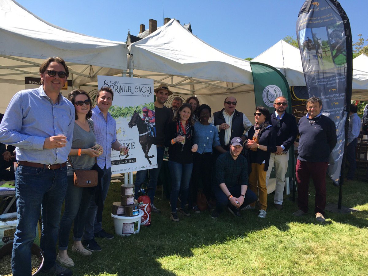 AqpsDecize's tweet photo. French Point to Point “La Course Aux Clochers” ... une superbe journée en perspective ... chapeau bas aux organisateurs et à tous les bénévoles ! 🎩 👏🏻 ☀️ 🐎 🥂 #FrenchPointToPoint https://t.co/RjyUEhNuWH