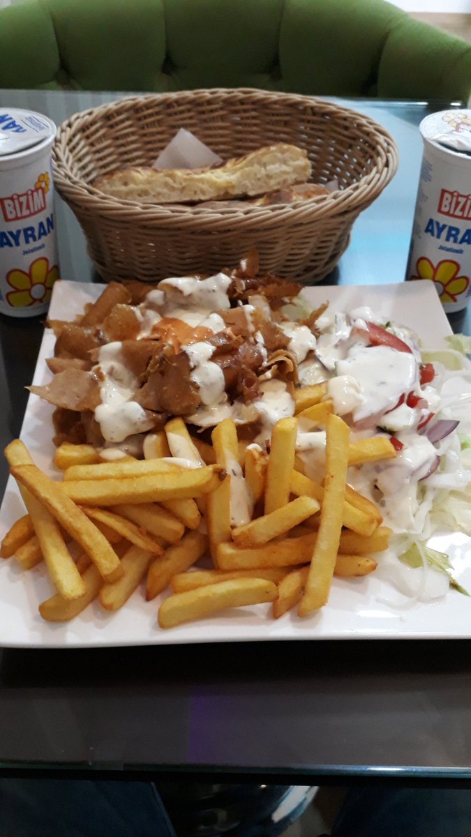 BigMongostyler's tweet photo. Dönerteller gönnung pur ... später 18uhr Livestream BoyyzzZ :D #Mongoarmy #bmsa #BigMongostyler https://t.co/teAZsIFwFn