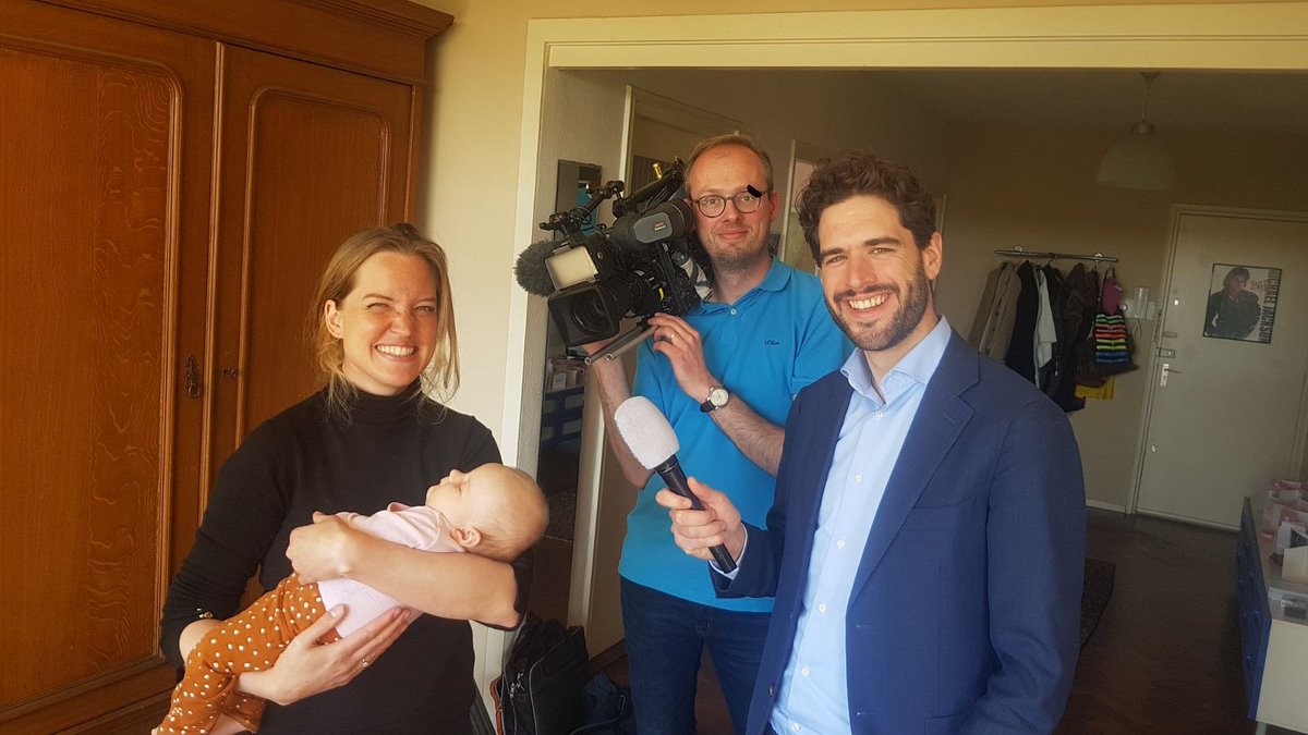 Vanavond 19.30 item in <a href="/RTLnieuws/">RTL Nieuws</a> o.a. over mijn boek #Parttimejunkie en baby Ella laat haar gezicht ook nog even zien! 😁