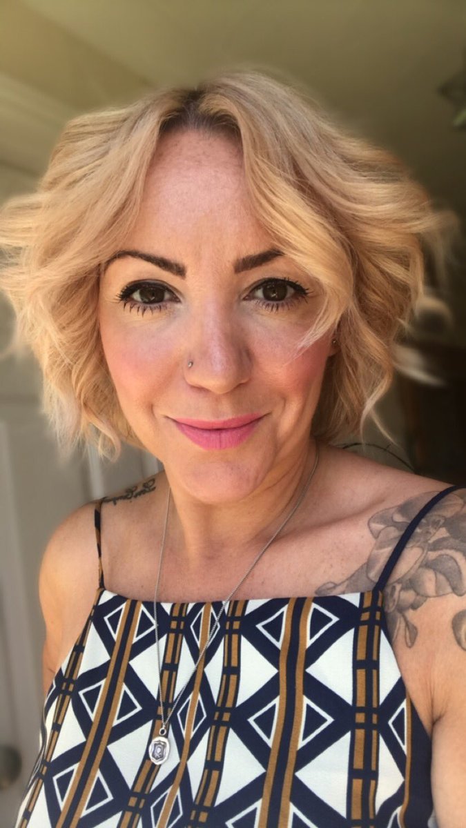 RebeccasStyle's tweet photo. Today’s makeup look created with @TheBodyShopUK drops of sun and the baked to last bronzer and Taipei orchid matte lip liquid #thebodyshop #beautyblogger #makeupoftheday #makeupartist #makeuplover https://t.co/Nf9SzLlPCC