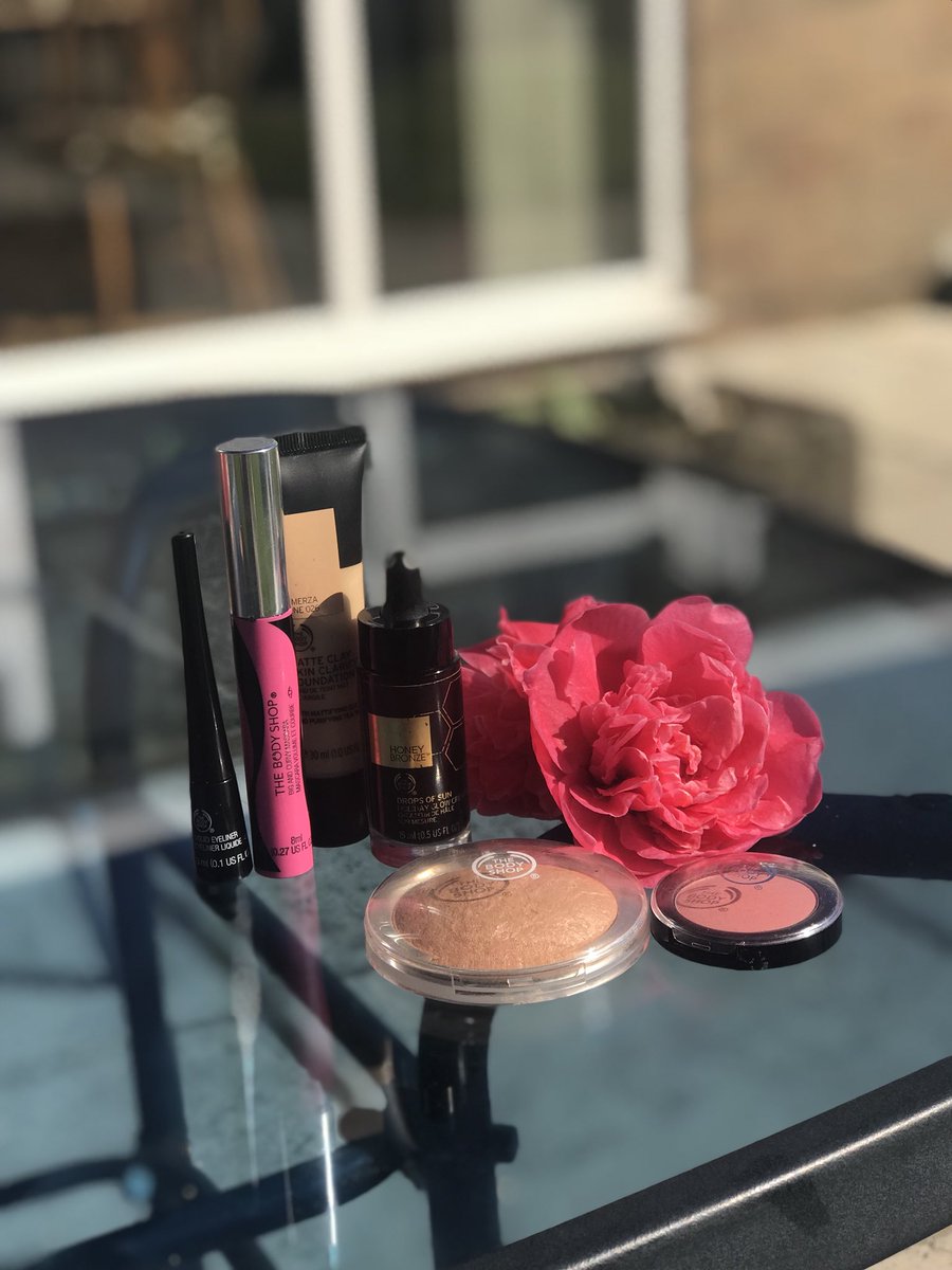 RebeccasStyle's tweet photo. All the products used to create today’s look. @TheBodyShopUK #makeupartist #beautyblog https://t.co/5mZmmgWQGB