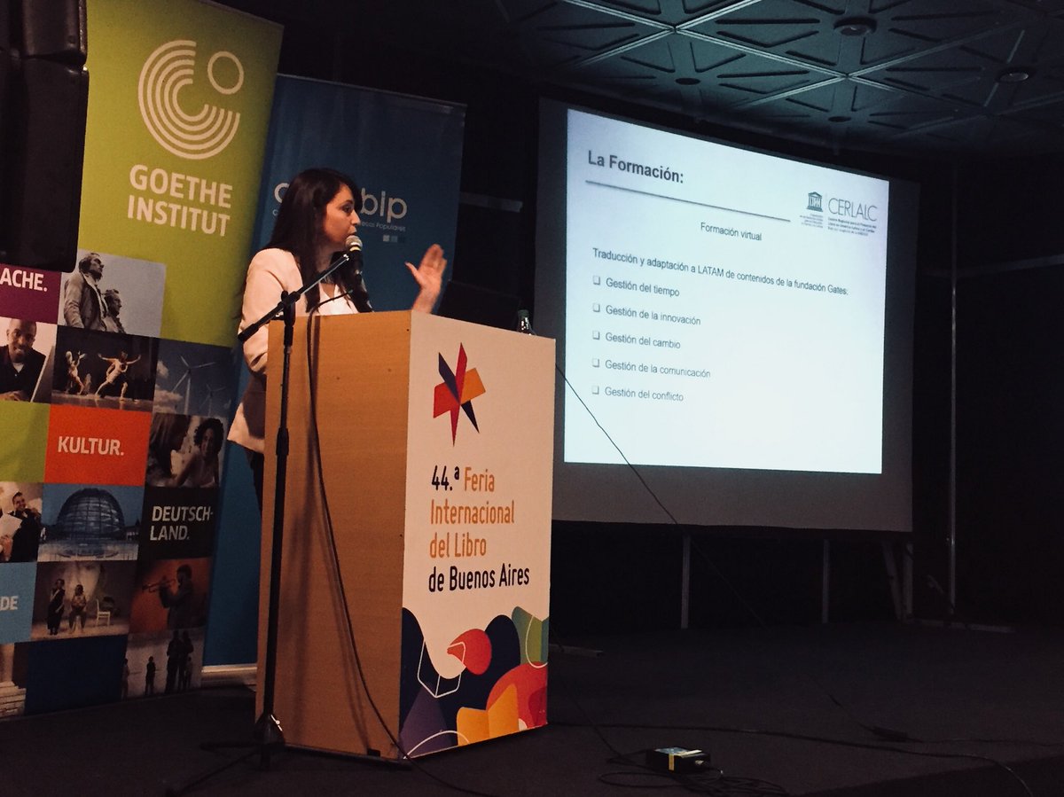 CONABIP's tweet photo. Jeimy Hernandez Toscano (CERLALC) comparte en su conferencia proyectos y experiencias de innovación social en bibliotecas públicas. @GoetheInstBsAs @MinCulturaAr @Cerlalc https://t.co/Eot7au5Po7