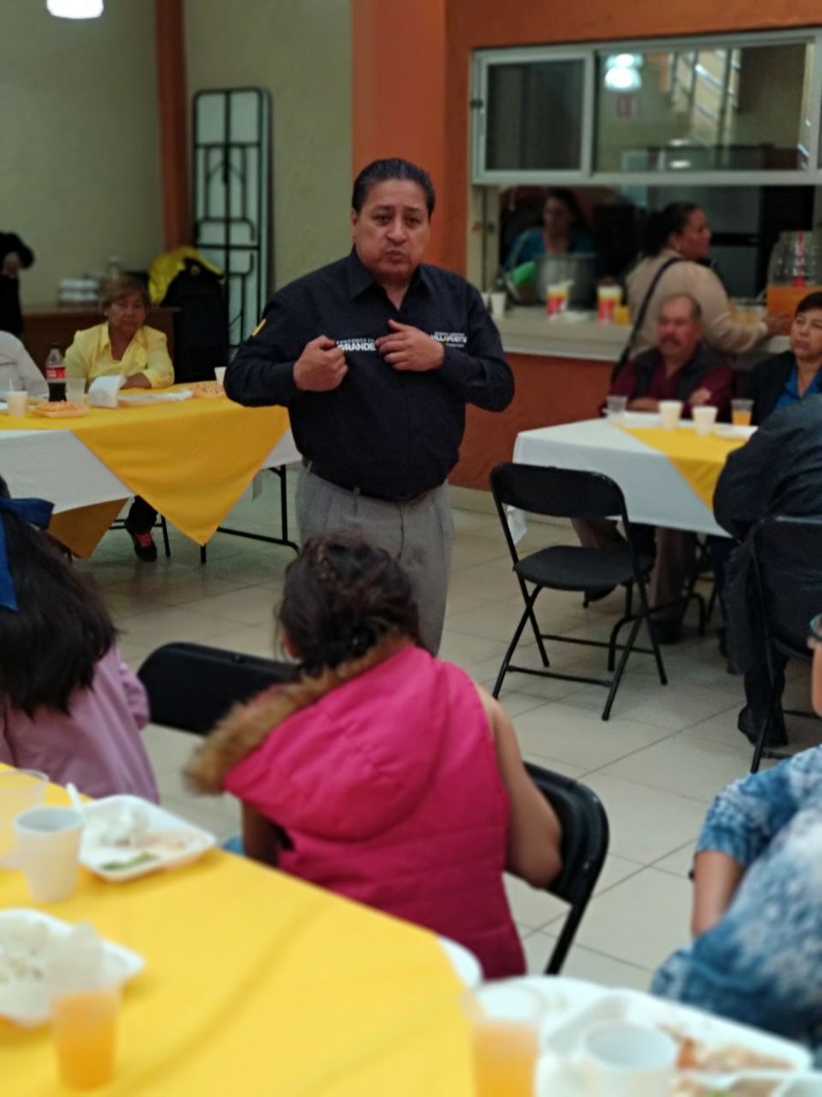 PepZavala's tweet photo. #Gil2018
#SigamosCreciendo
#SoledadDesgracianoSanchez
Más y mejores oportunidades de crecimiento para el comercio establecido ofreció el candidato del PRD a la Alcaldía de Soledad de Graciano Sánchez, Gilberto Hernández Villafuerte https://t.co/5MicHTwuR0