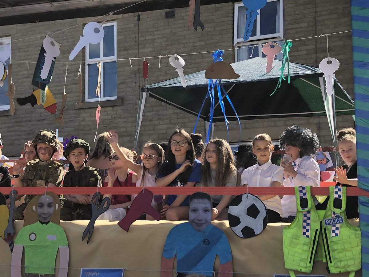 SouthParadePS's tweet image. Well done to everyone involved, we came 2nd!! Yay!! #MayDayParade @GMaypolePro #proud