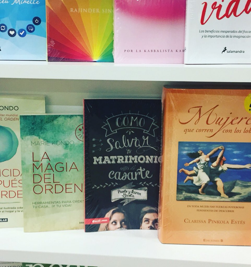 paololacota's tweet photo. Que alegría pasear por #PaseoLaGaleria y encontrar en la vidriera de @ElLectorpy nuestro libro #ComoSalvar 📚👍🏻👌🏻 https://t.co/JW9zKJTeT2