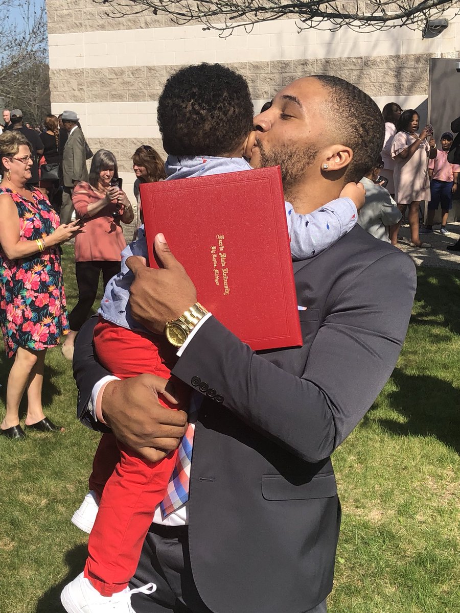 jaleelcanty's tweet photo. 2014- kicked off the football team at emu
2015 - transferred to Ferris &amp; had Corey
2016 - I failed every class &amp; was dismissed from Ferris 
2017 - I was readmitted to Ferris this past fall and had a all conference season 
2018 - 👨🏽‍🎓👨🏽‍🎓👨🏽‍🎓
DONT EVER GIVE UP #4bizzle https://t.co/juStfCcctF