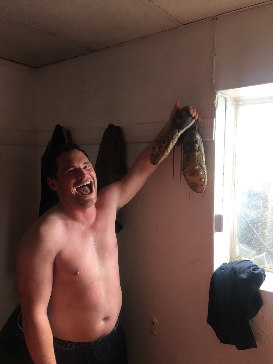 endonthat's tweet photo. End of an era #slendo #poolside #DTFC #1988 @DevizesTownFC @Sloan_64 https://t.co/pGkQvXDWMO