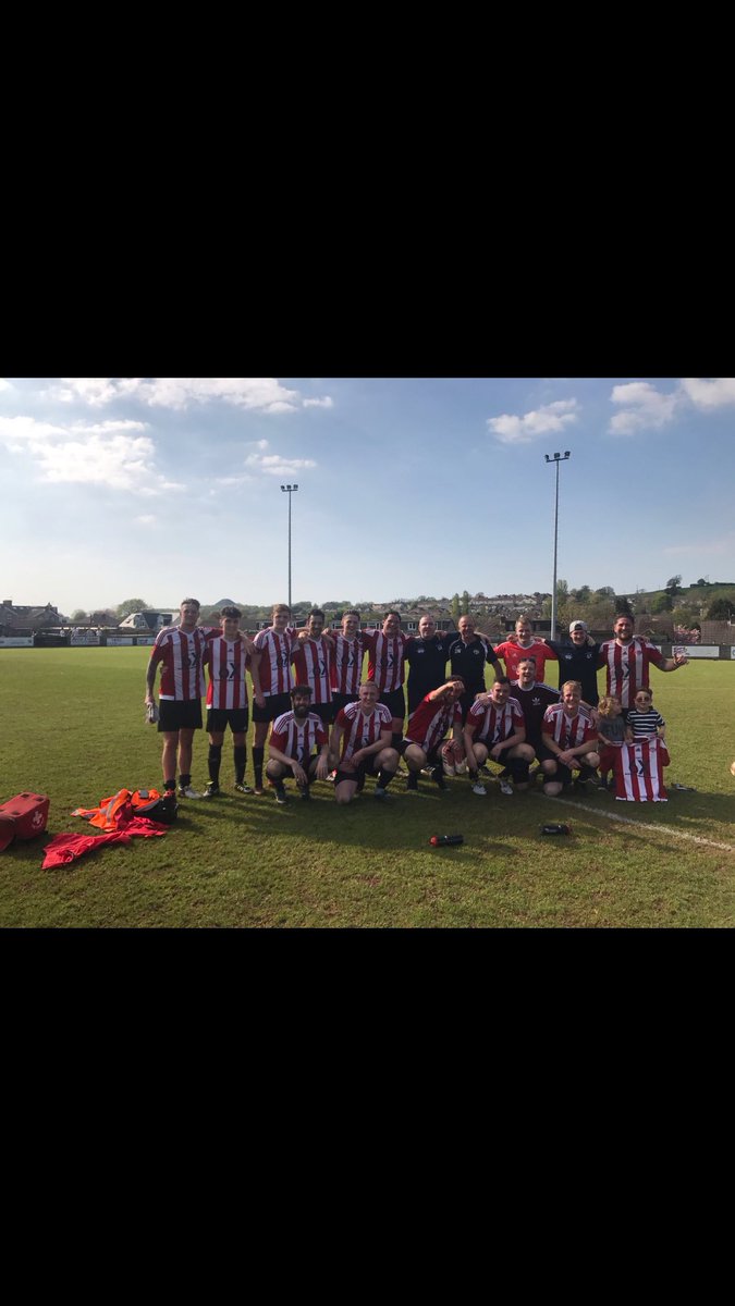 endonthat's tweet photo. End of an era #slendo #poolside #DTFC #1988 @DevizesTownFC @Sloan_64 https://t.co/pGkQvXDWMO